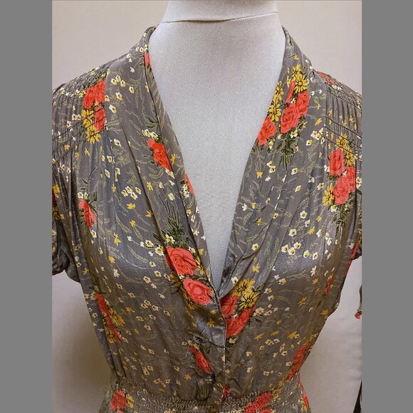 Vintage 1940s-style rayon cap sleeve grey floral dress with smocking - Picture 7 of 8
